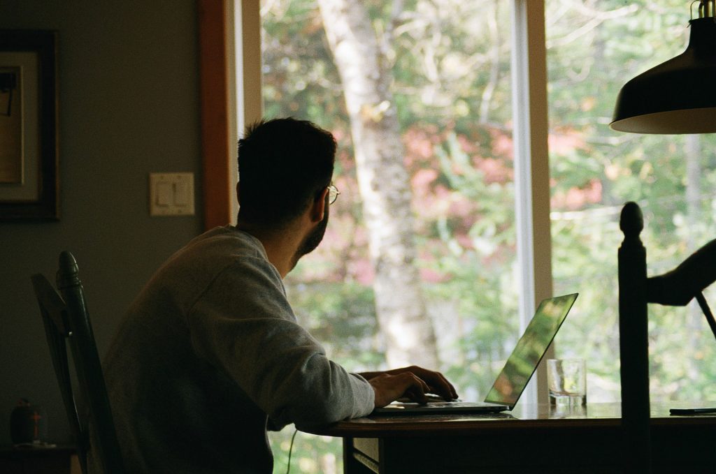 Tips for Making the Perfect Remote Office at Your Cottage